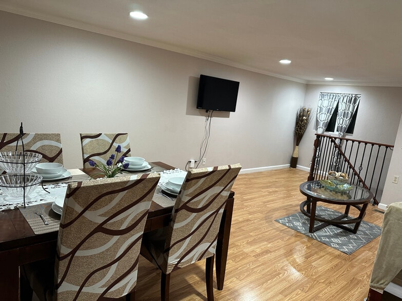 Building Photo - 50 August Ct