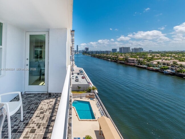 Building Photo - 1410 S Ocean Dr