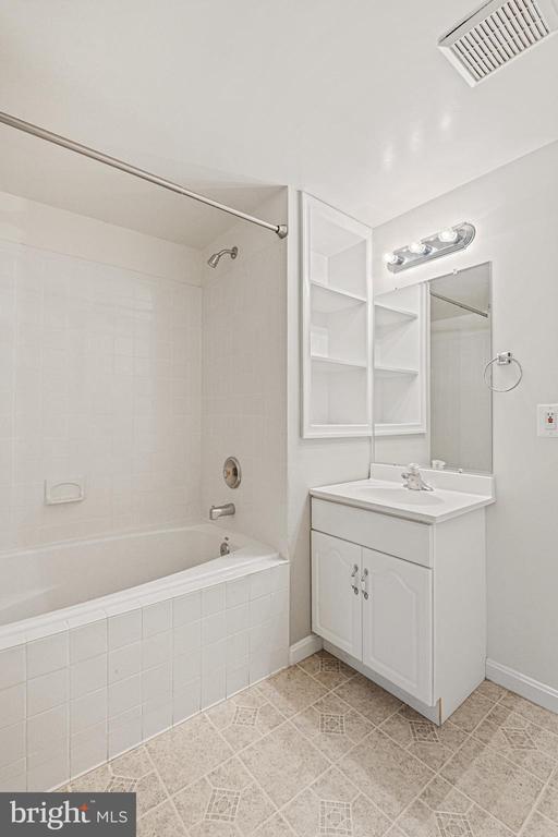 Building Photo - 9760 Hatmark Ct