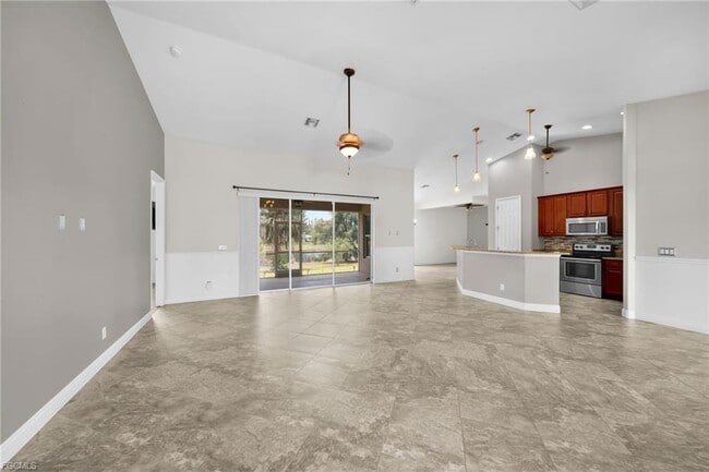 Building Photo - 3326 SW 8th St