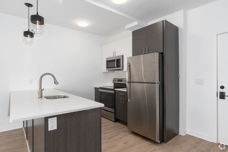 1BR, 1BA - 790SF - Kitchen - 227 Krams Avenue