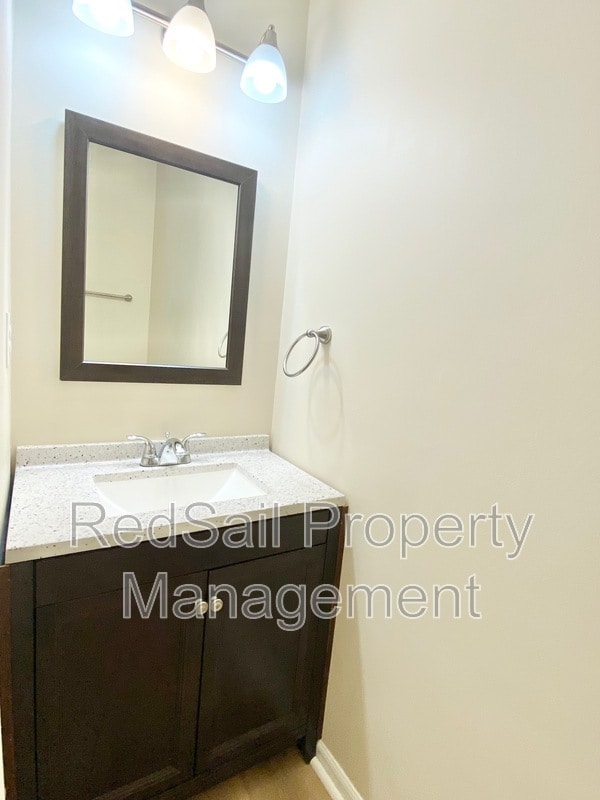 Building Photo - 5525 Fair Oaks Dr