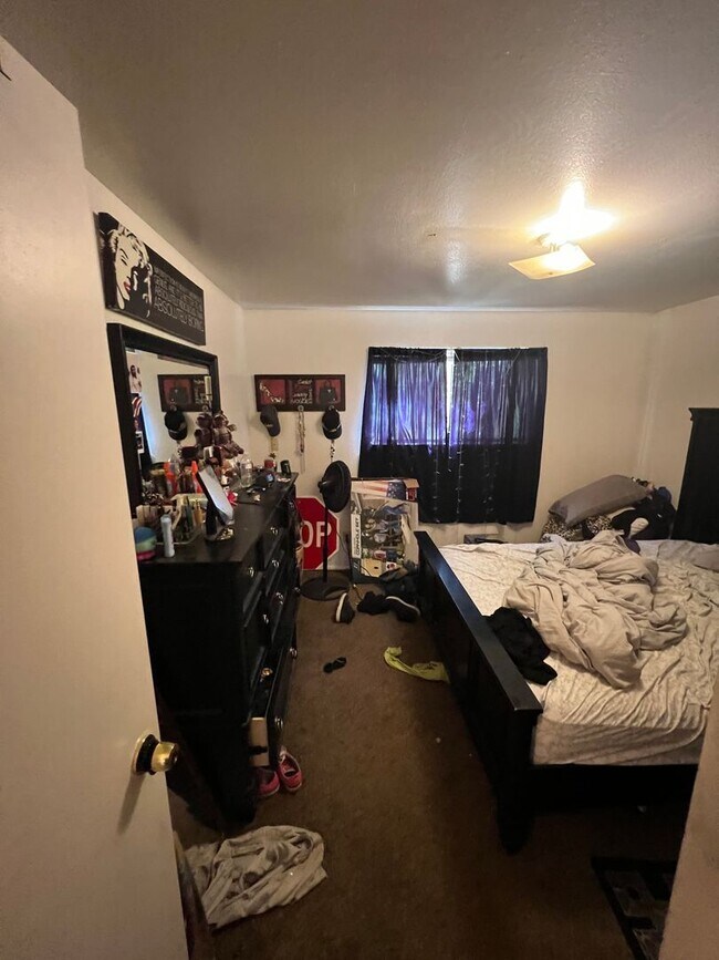 Building Photo - South Provo 2 bedroom apartment!