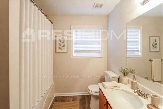 Building Photo - 128 River Park Cir