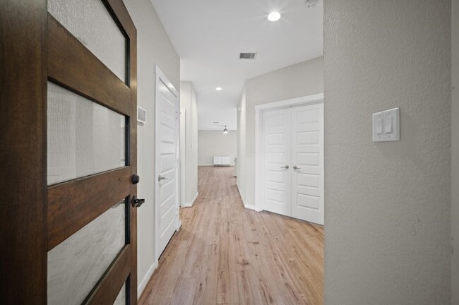 Building Photo - 3042 Schultz Manor Ln