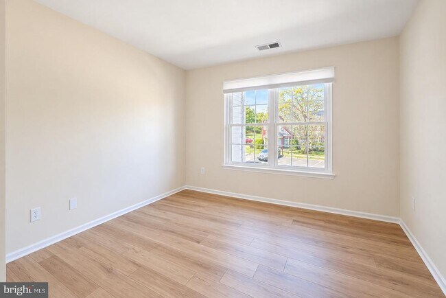 Building Photo - 382 Andover Pl
