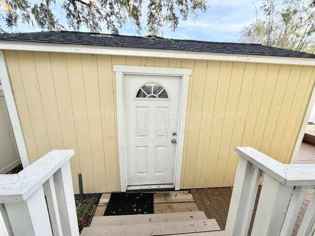 Building Photo - 2223 Amherst Ave