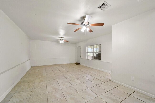 Building Photo - 214 Schilling Ave