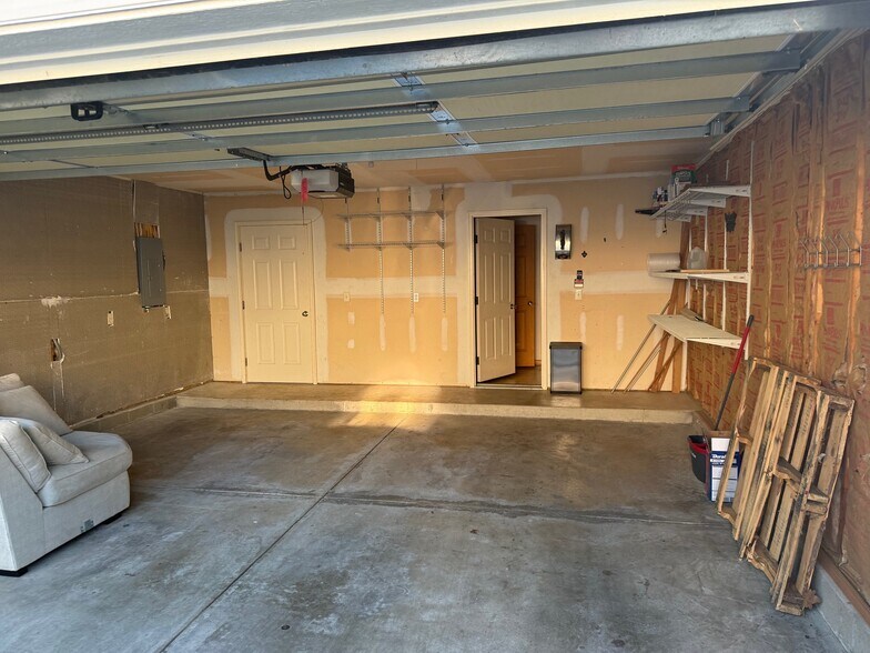 Garage - 6186 New Albany Rd W