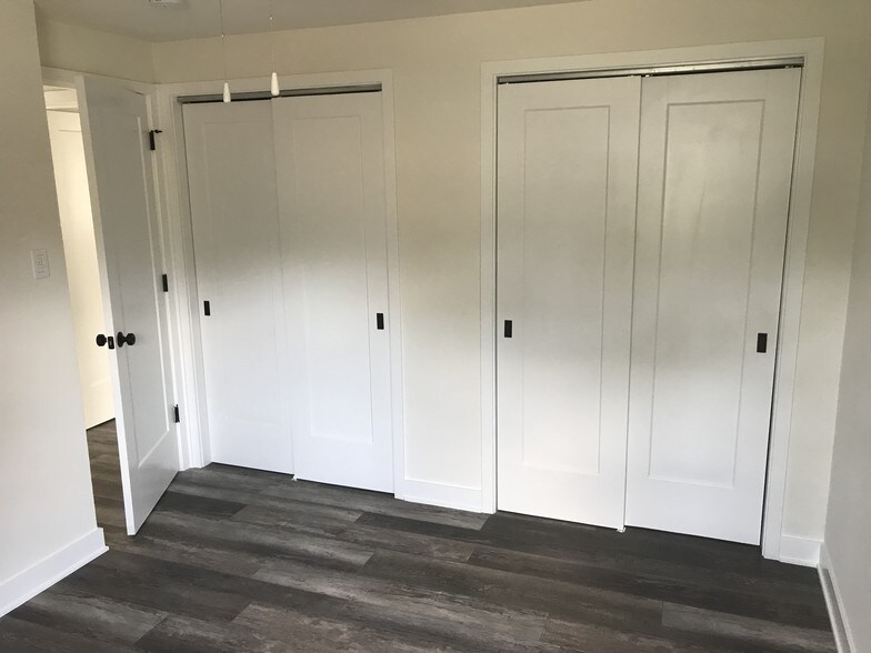 Building Photo - 9647 Pacific Ave