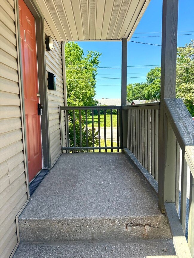 Building Photo - S0101-MF3-E1
