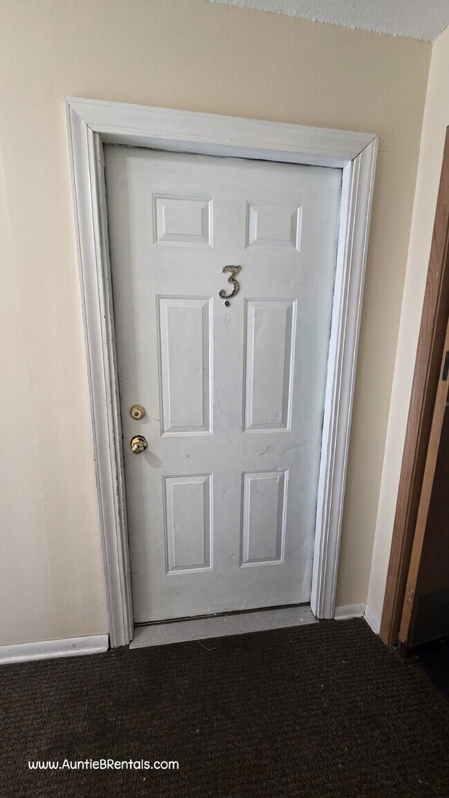 Building Photo - 3 Bedroom 1 Bath Multiplex Unit #3 – Columbia Heights