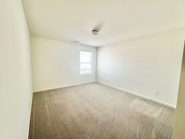 Building Photo - 3 Bedroom paired home with loft and 2 car garage minutes from shopping,  I-40 and I-77 _SPRING SP...