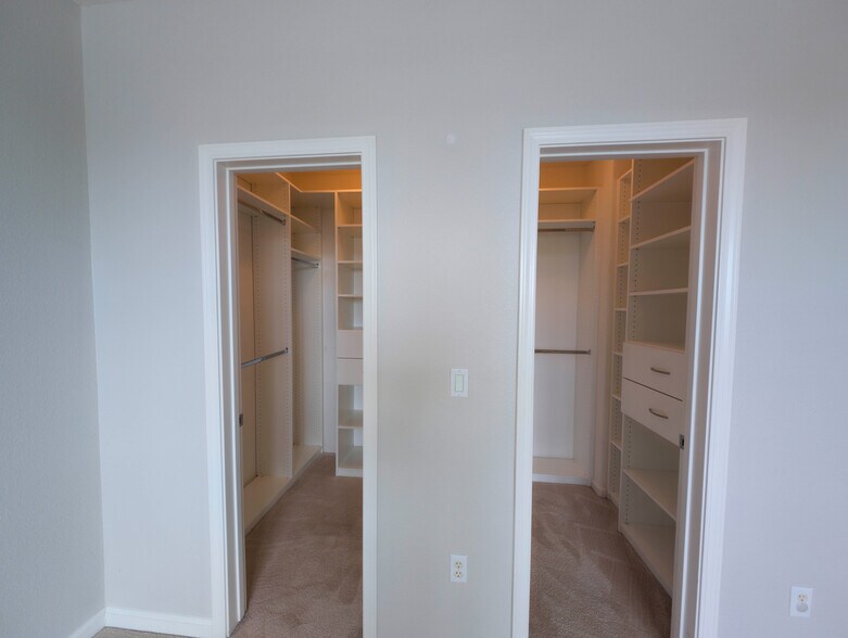 Building Photo - 912 Joree Ln