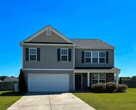 Building Photo - Lovely 5 Bed 3 Bath Home with Community Am...