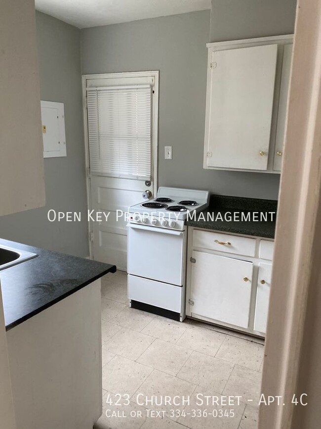 Building Photo - Beautiful Apartment For Rent Near Downtown...
