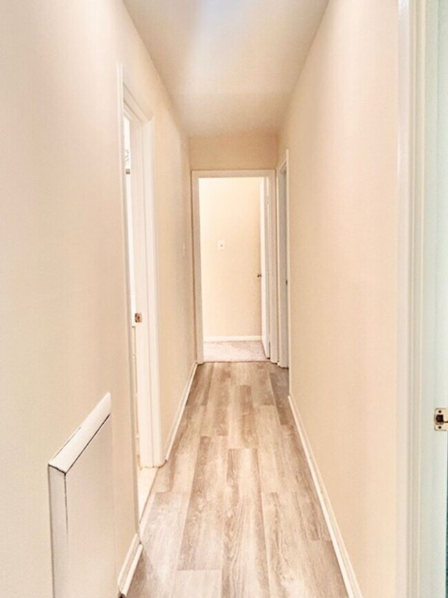 Building Photo - Cozy Oasis in Rockville!