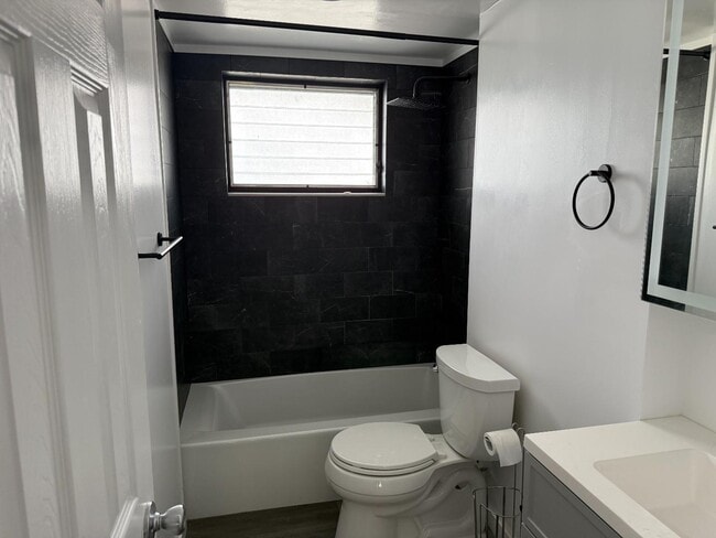 Building Photo - 2151 NE 42nd Ct