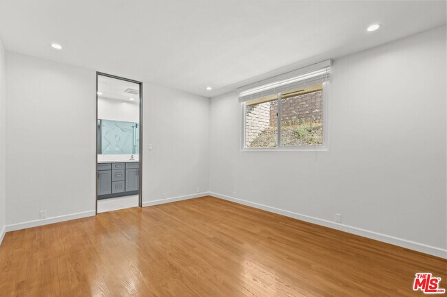 Building Photo - 10421 Beckford Ave