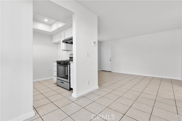 Building Photo - 5915 Woodman Ave