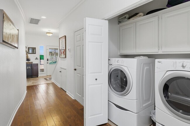 Building Photo - 403 Island Dr