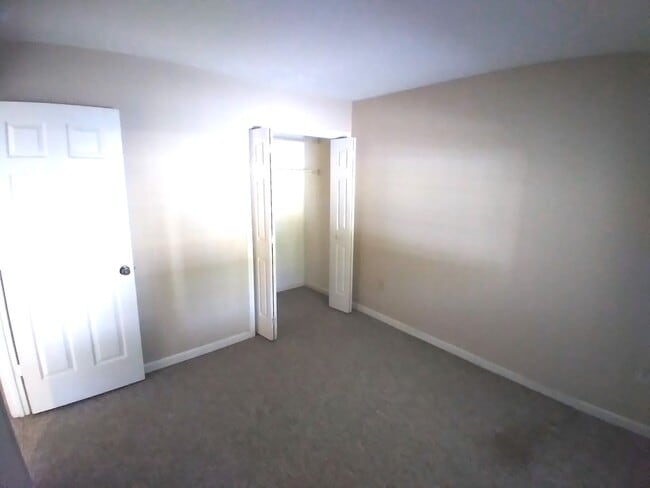 Building Photo - First Floor, 1 Bedroom, 1 Bath Condo with ...