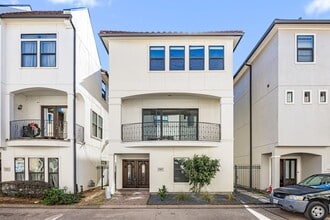 Building Photo - 7227 Laguna Villas