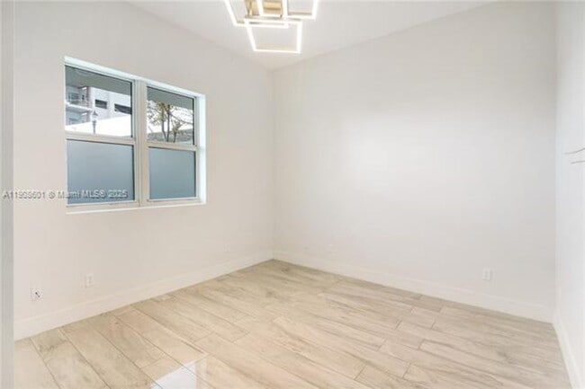 Building Photo - 14951 Royal Oaks Ln