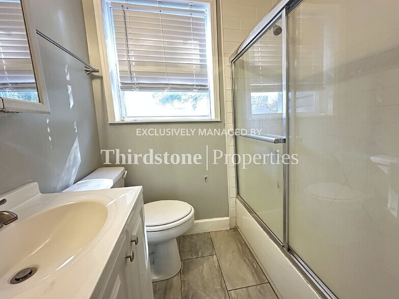 Building Photo - 1136 Maynard St