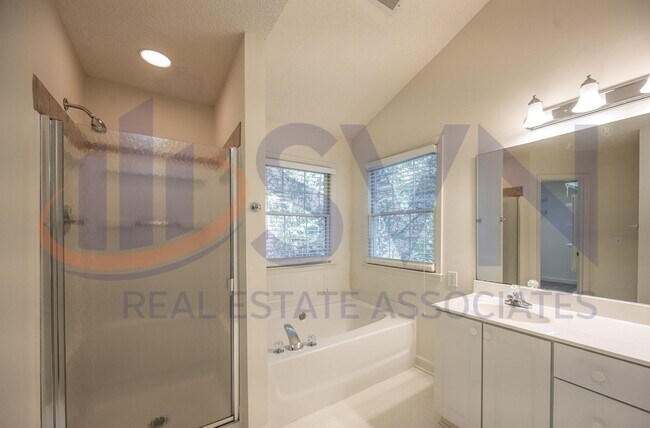 Building Photo - 15 Woodcliff Cir