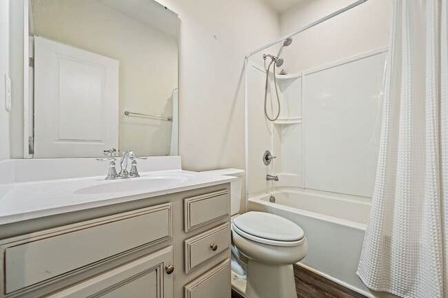 Building Photo - Modern 3 Story 3 Bedroom, 2.5 Bathroom Townhome in South Durham!