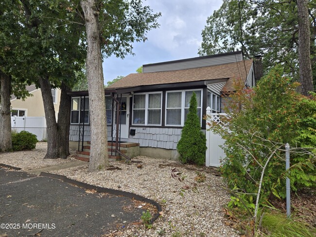 Primary Photo - 40 Red Wing Ave