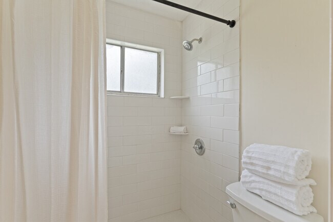 Building Photo - 2451 Belcher Dr