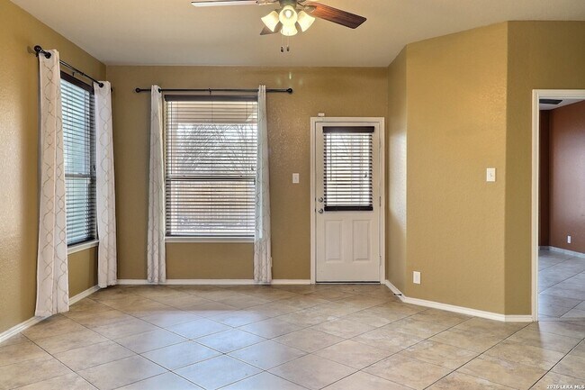 Building Photo - 211 Finch Knoll