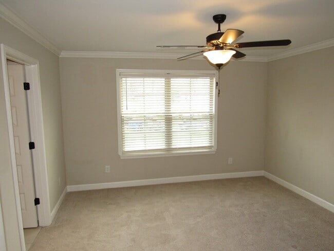 Building Photo - Old Hickory townhome, like new!