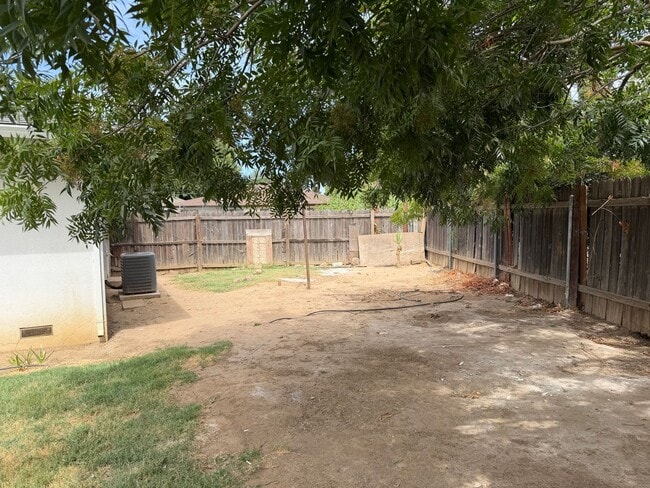 Building Photo - 2635 Moderna Ct