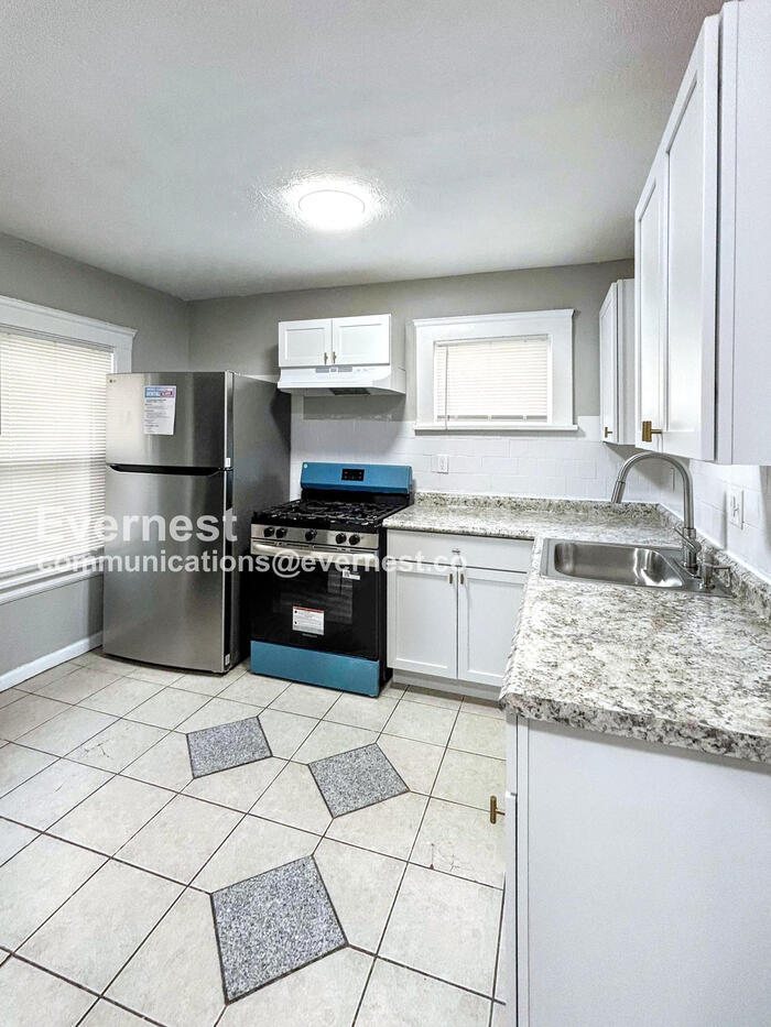 Building Photo - 18709 Arrowhead Ave