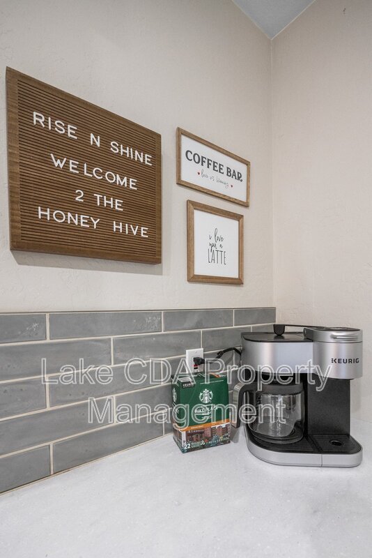 Building Photo - 3870 N Honeysuckle Dr