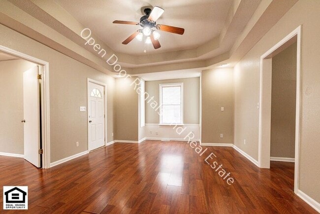 Building Photo - 733 3rd St