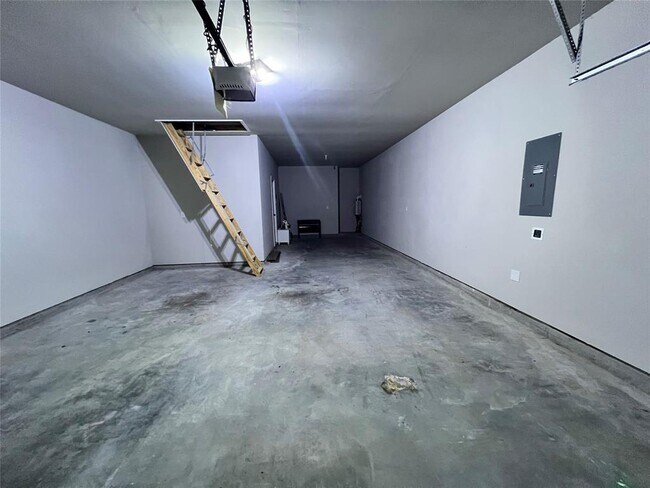 Building Photo - 14223 Volcano Perch Dr