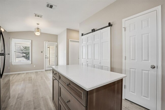 Building Photo - 4937 Hartson