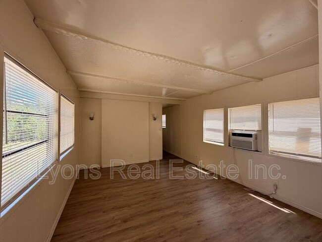 Building Photo - 8205 Suncoast Dr