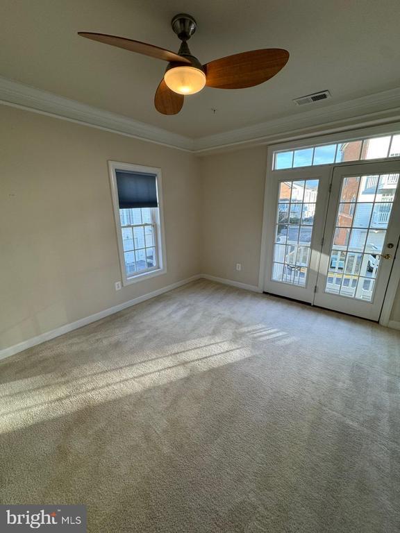 Building Photo - 9500 Hyde Pl