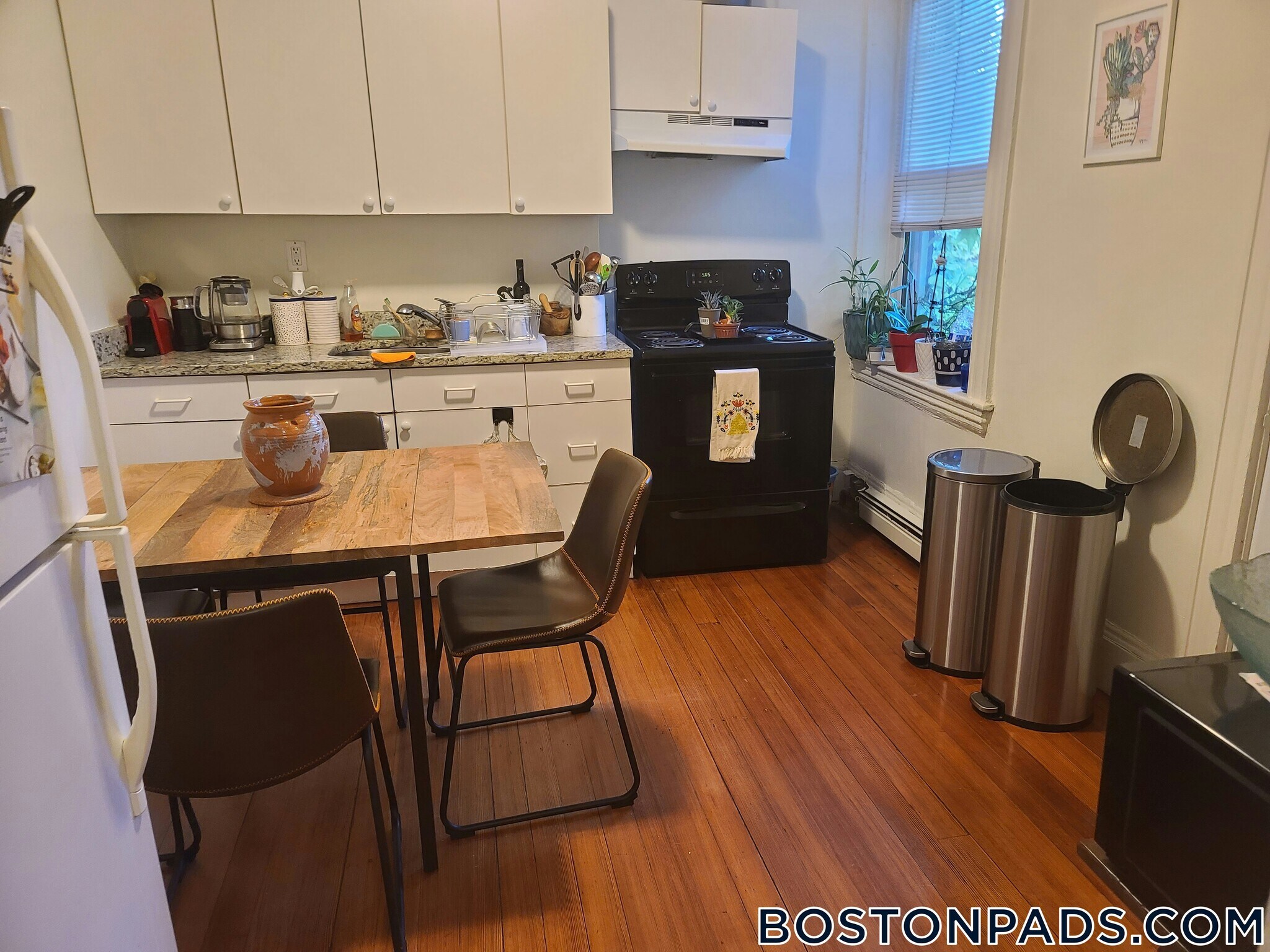 Building Photo - 208 Winthrop Rd