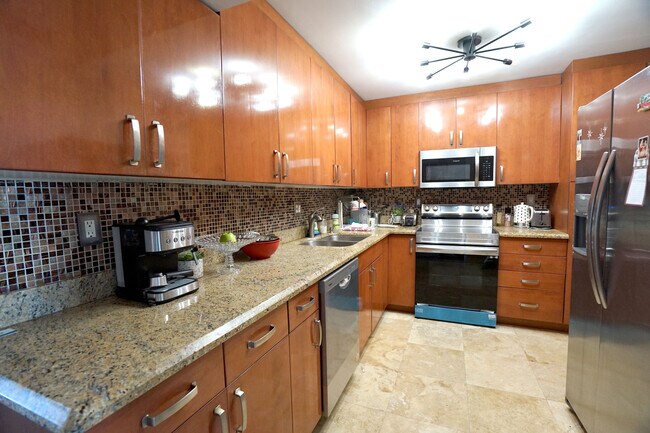 Primary Photo - 1833 S Ocean Dr