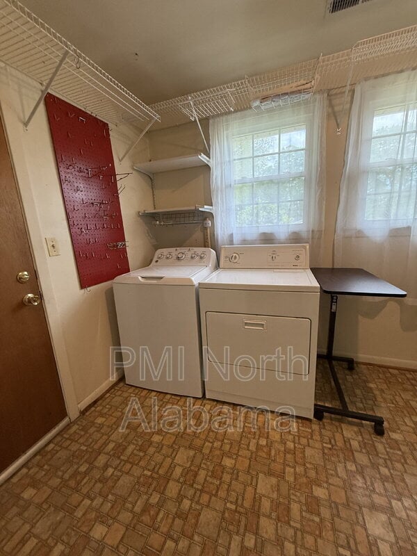 Building Photo - 413 Harolds Dr NW