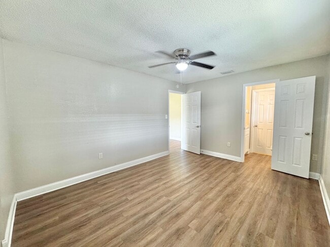 Building Photo - Winter Haven Apartment