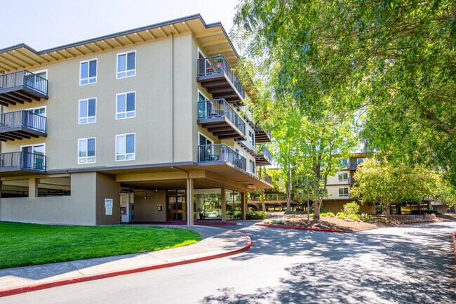 Building Photo - 1736 Oak Creek Dr