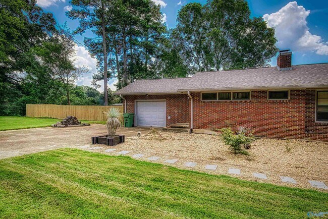 Building Photo - 508 Cole Dr SE