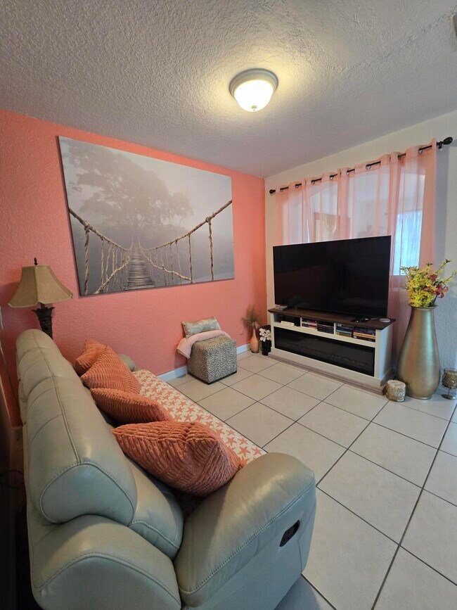 Building Photo - 2208 Shoma Dr